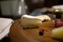 Врачи развеяли популярный миф о сыре